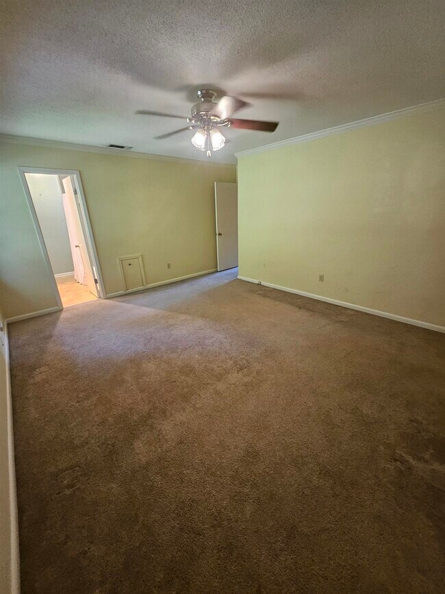 Building Photo - 1541 Woodgate Way