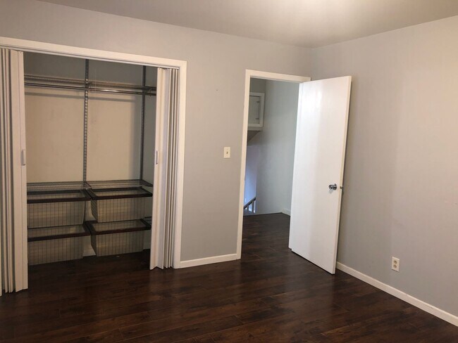 Building Photo - Beautiful Home next to Paddock Lake (3BR/1.5BA)