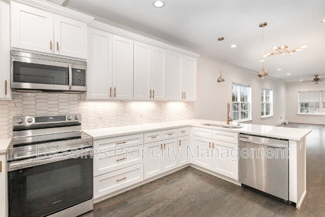 Building Photo - 4423A Providence Heights