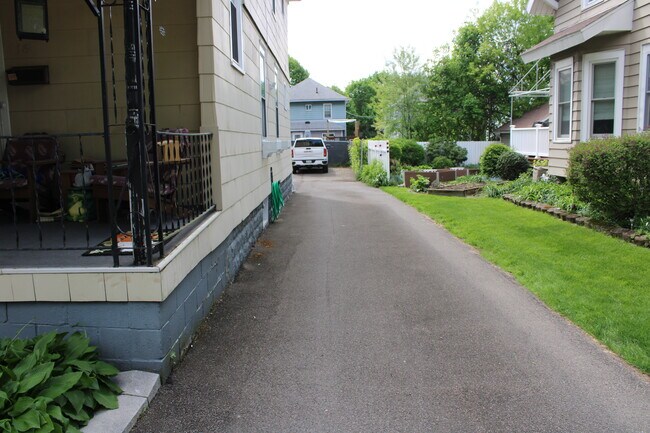 DRIVEWAY INTO PARKING - 78 Homer St