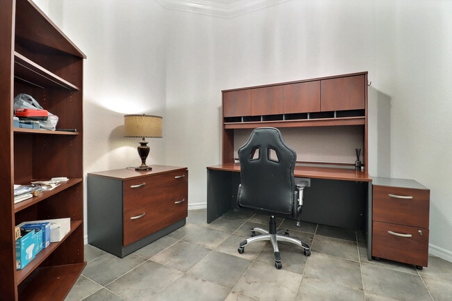 Building Photo - 1289 Beacon Cir