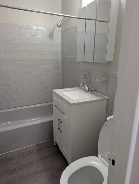 Building Photo - 1C Hemlock Dr