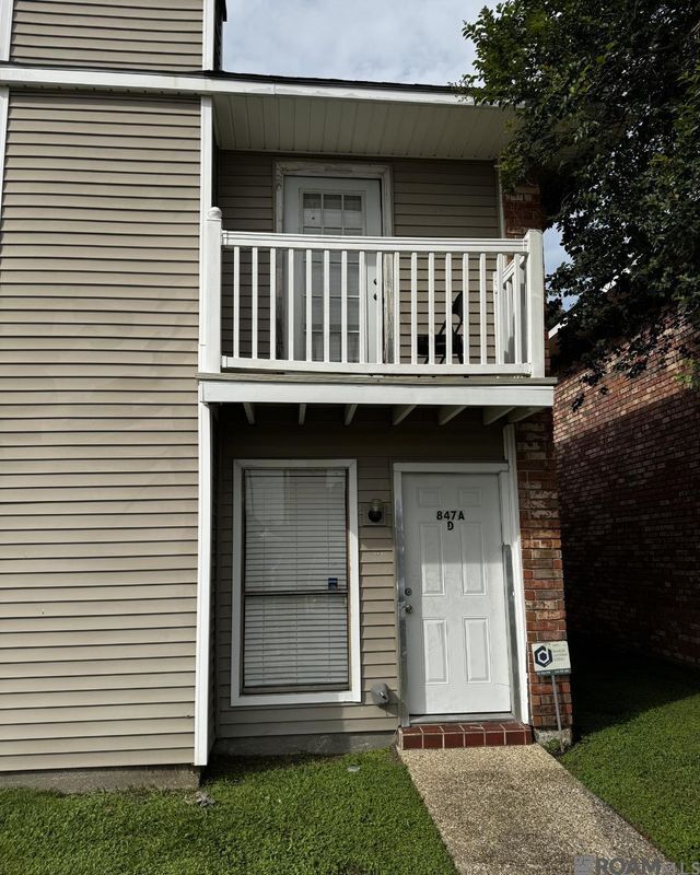 Building Photo - 847A E Boyd Dr