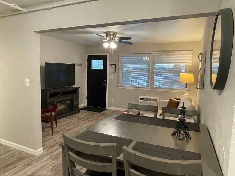 Building Photo - 915 W Weiland Ave