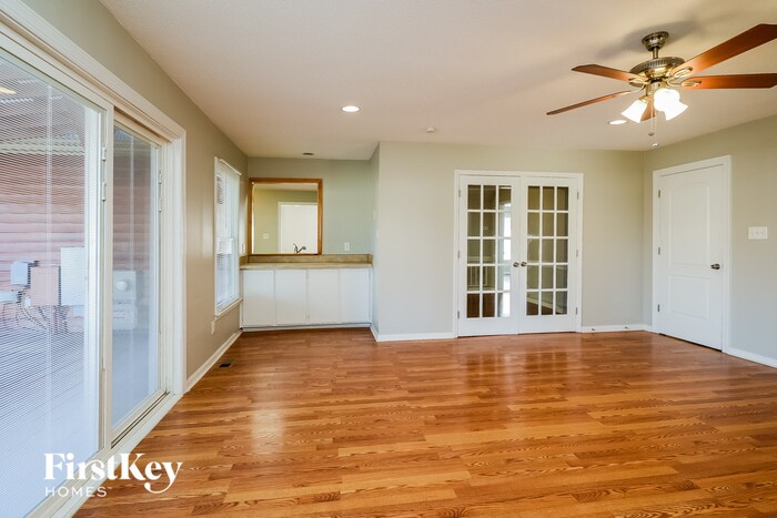 Building Photo - 5302 Broadmoor Pl