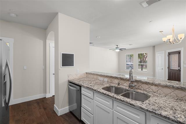 Building Photo - 301 Lily Ln