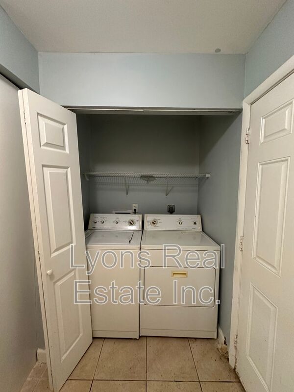 Building Photo - 4233 Pine Drop Ln