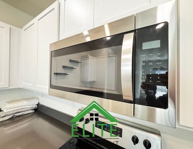 Building Photo - Spacious 4-Bedroom, 3-Bath Home in Prime E...