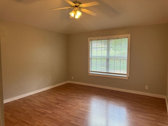 Building Photo - Great 3BR Home in Spring Hill