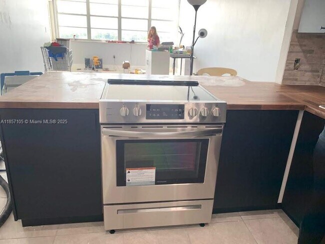 Building Photo - 1301 NE Miami Gardens Dr