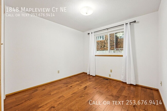 Building Photo - 1848 Mapleview Ct NE