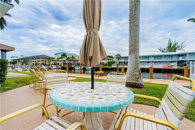 Building Photo - 2840 NE 33rd Ct