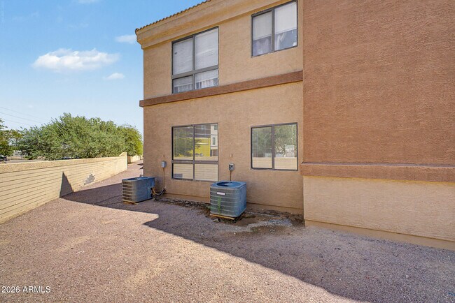 Building Photo - 16033 N 25th St