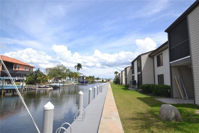 Building Photo - 329 Moorings Cove Dr