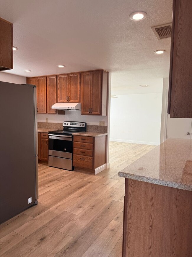 Building Photo - Charming Home for Rent in Montebello Vista...