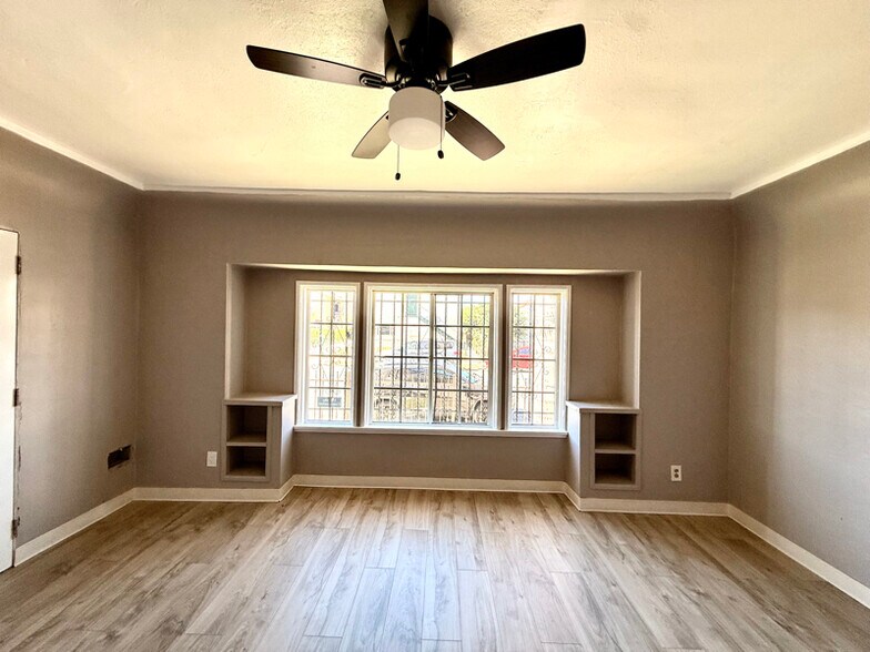 Building Photo - 532 W 77th St