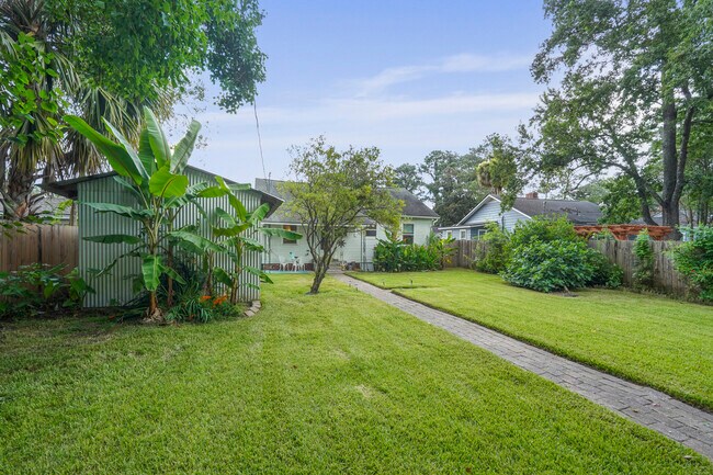 Building Photo - Charming Ardsley Park Bungalow Fully Furni...
