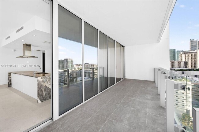 Building Photo - 700 NE 26th Terrace