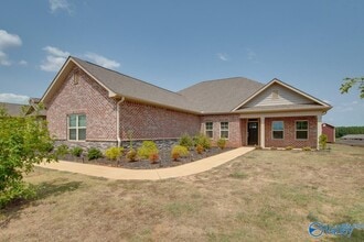 Building Photo - 217 Maureen Dr SW