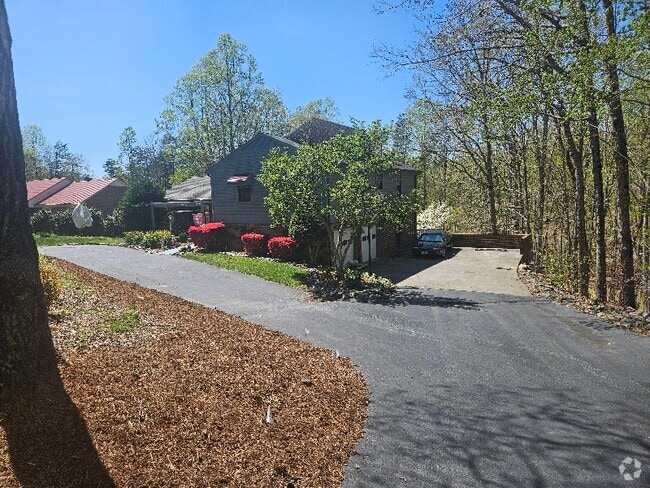 Building Photo - 300 Stonewall Jackson Trail