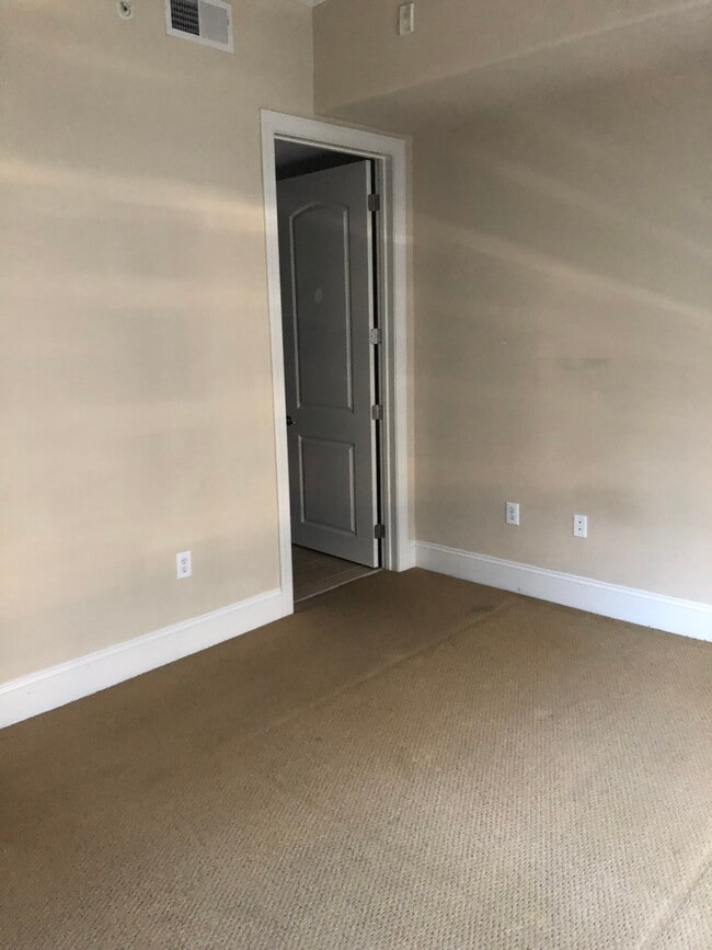 Building Photo - 4625 Piedmont Row Dr