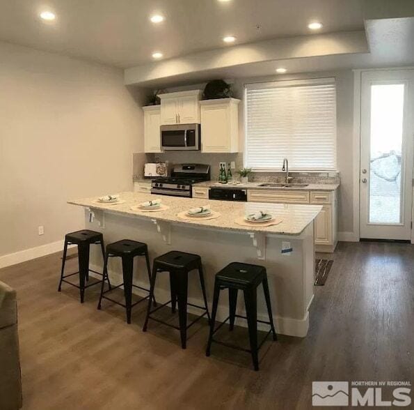 Building Photo - 740 Bluffs Ct