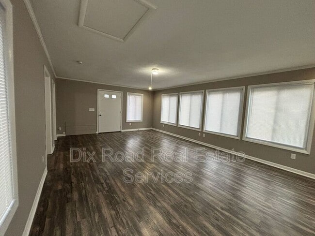 Building Photo - 1670 Darst Ave