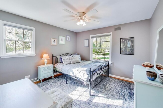 Building Photo - 21301 N Woodland Ave