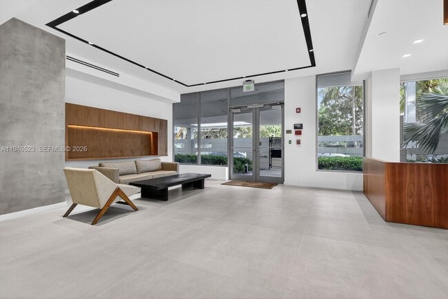 Building Photo - 13800 Highland Dr