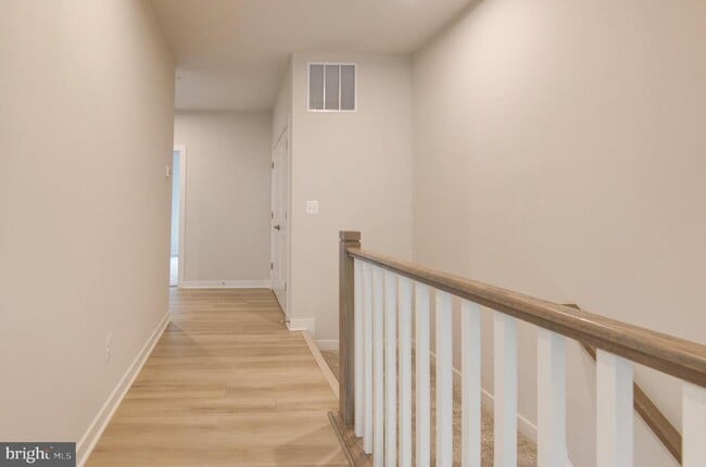 Building Photo - 43798 Middleway Ter