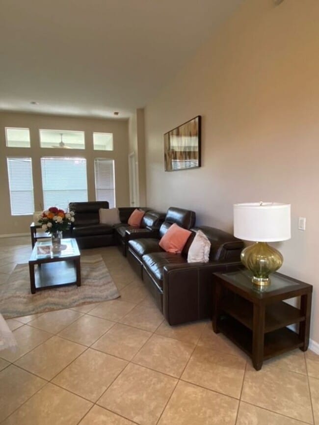 Building Photo - Beautiful 4 Bedroom 3 Bath Home in Ocoee