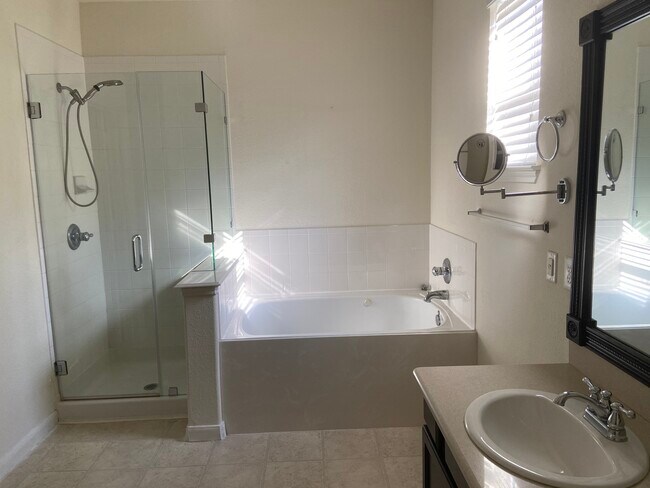 Building Photo - 16219 Peach Bluff Ln