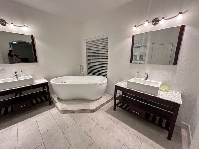 Building Photo - 5701 W Country Ave