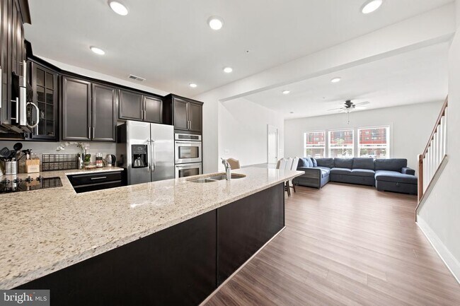Building Photo - 44730 Tiverton Sq
