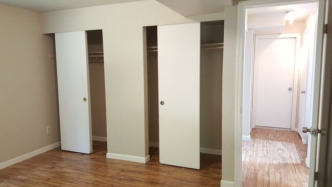 Building Photo - UNIVERSITY PLACE 4 bdrm, 2 bath, $2995 rent