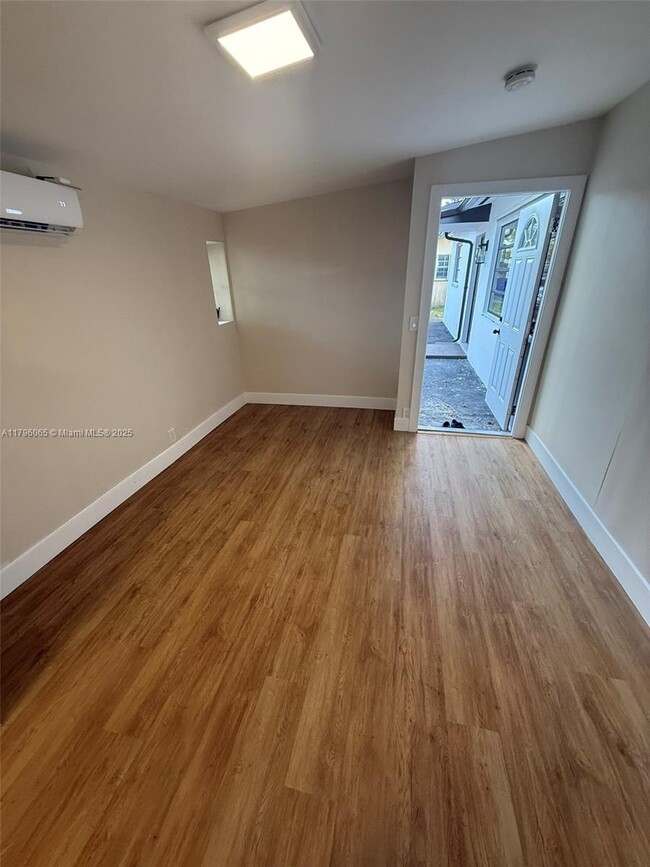 Building Photo - 750 S 61st Terrace