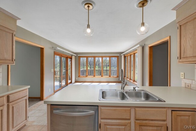 Building Photo - 3293 Greenleafe Dr