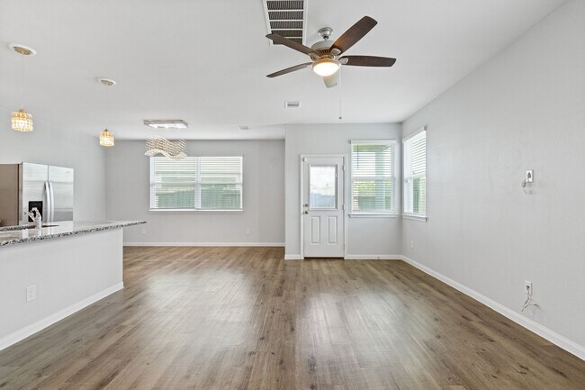 Building Photo - 3902 Deledda Dr