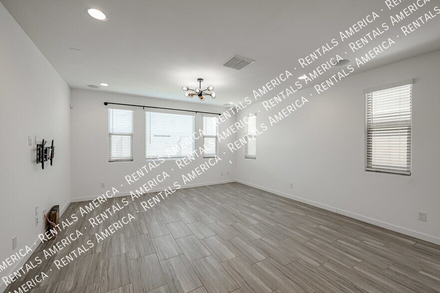 Building Photo - 12380 W Wagon Wheel Dr
