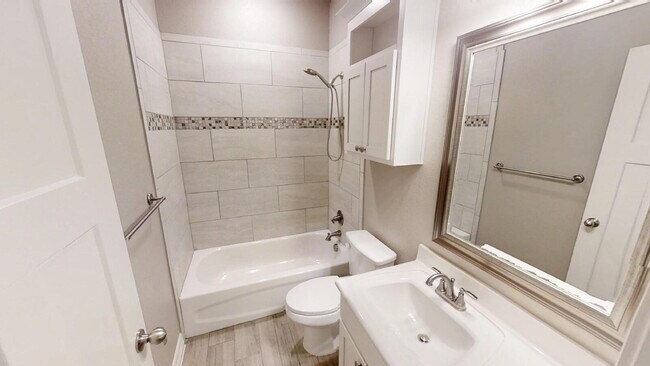 Building Photo - "Charming 4-Bedroom Retreat with Granite Elegance & Cozy Fireplace in Killeen!"