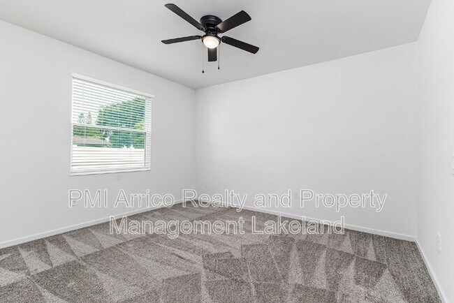 Building Photo - 1121 Deepwater Cir