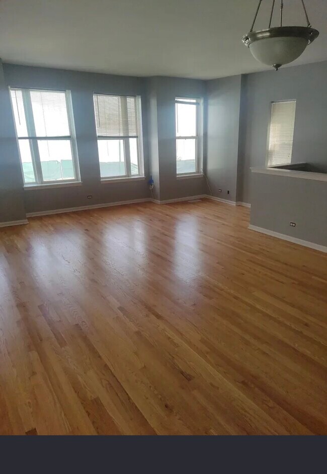 Building Photo - 1900 N Laramie Ave