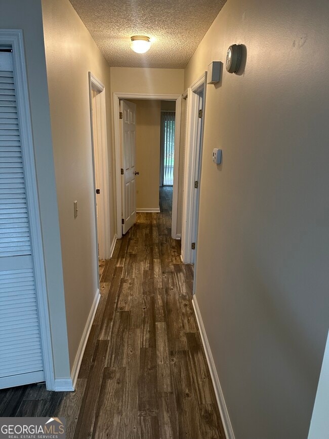 Building Photo - 114 E Lakemont Dr