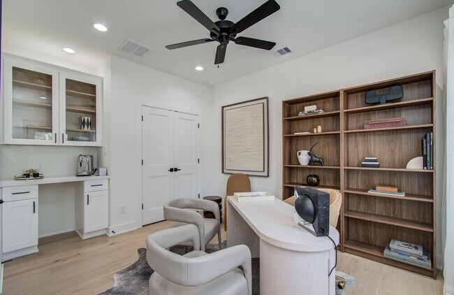 Building Photo - 8702 Ojeman Villas Dr