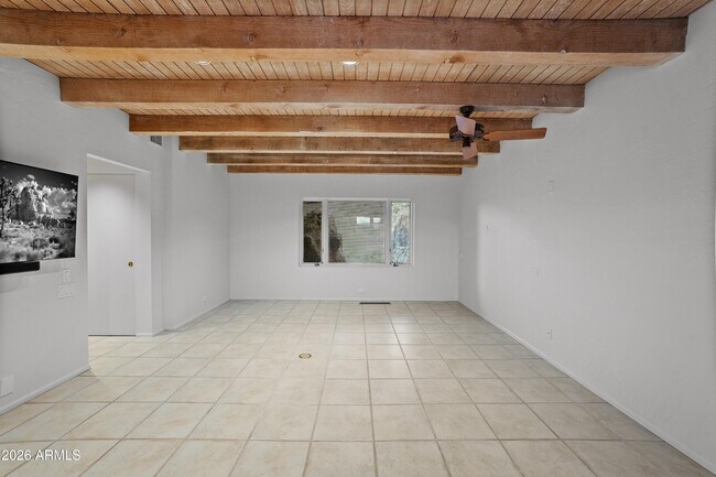 Building Photo - 6700 E Hawksnest Rd