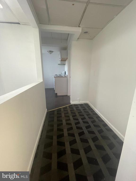 Building Photo - 7909 Oxford Ave