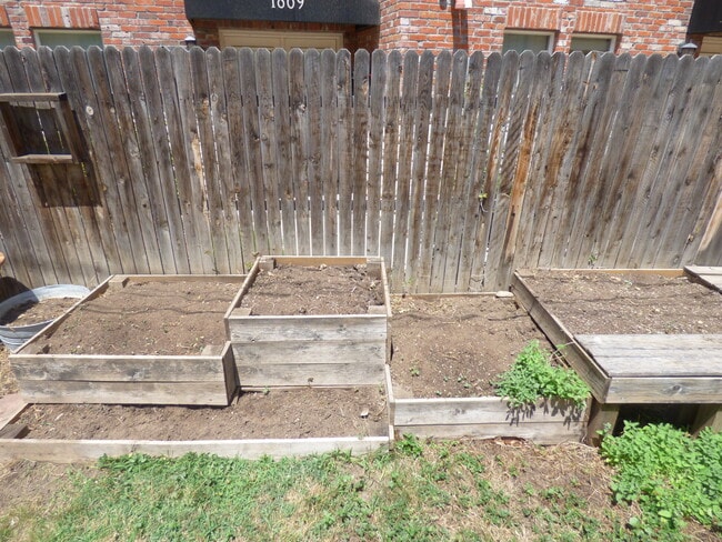 Building Photo - $0 DEPOSIT OPTION. DENVER SQUARE HOME! UPT...