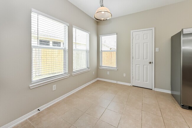 Building Photo - 12923 Palm Leaf Ct