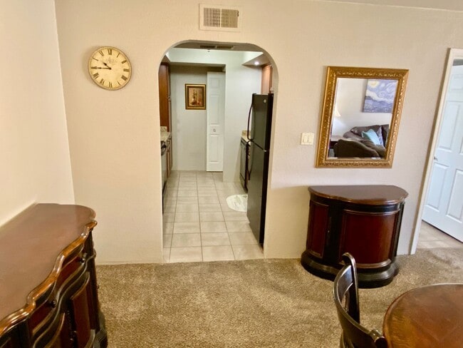 Building Photo - Furnished Scottsdale One Bedroom Condo For Long or Short Term (Min 3 Months)