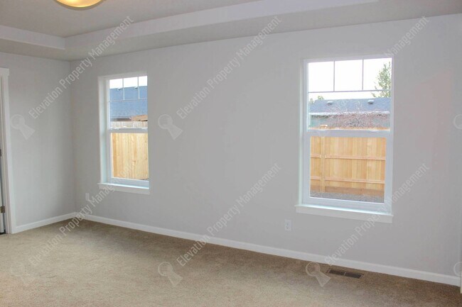 Building Photo - Newer single-level 3 BR home in NW Redmond with fenced backyard and RV parking